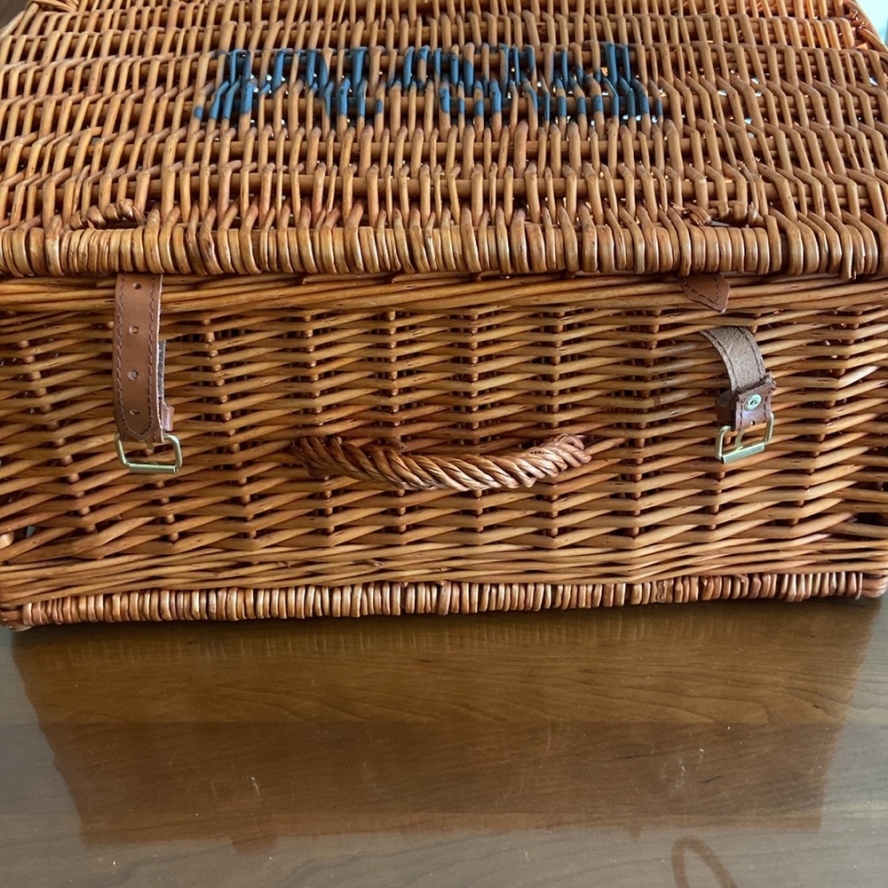 Vintage Wicker Suitcase with F & M logo in mint condition. - Picture 4 of 4